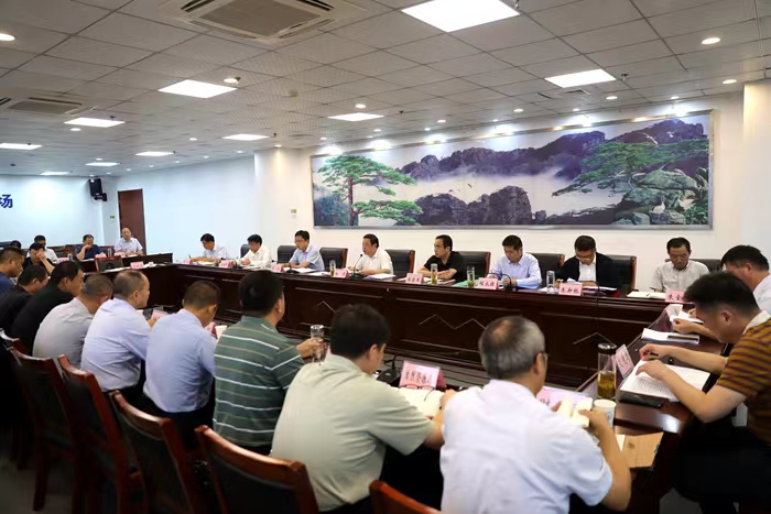 杨军主持召开全县防范化解重大风险专项工作会议